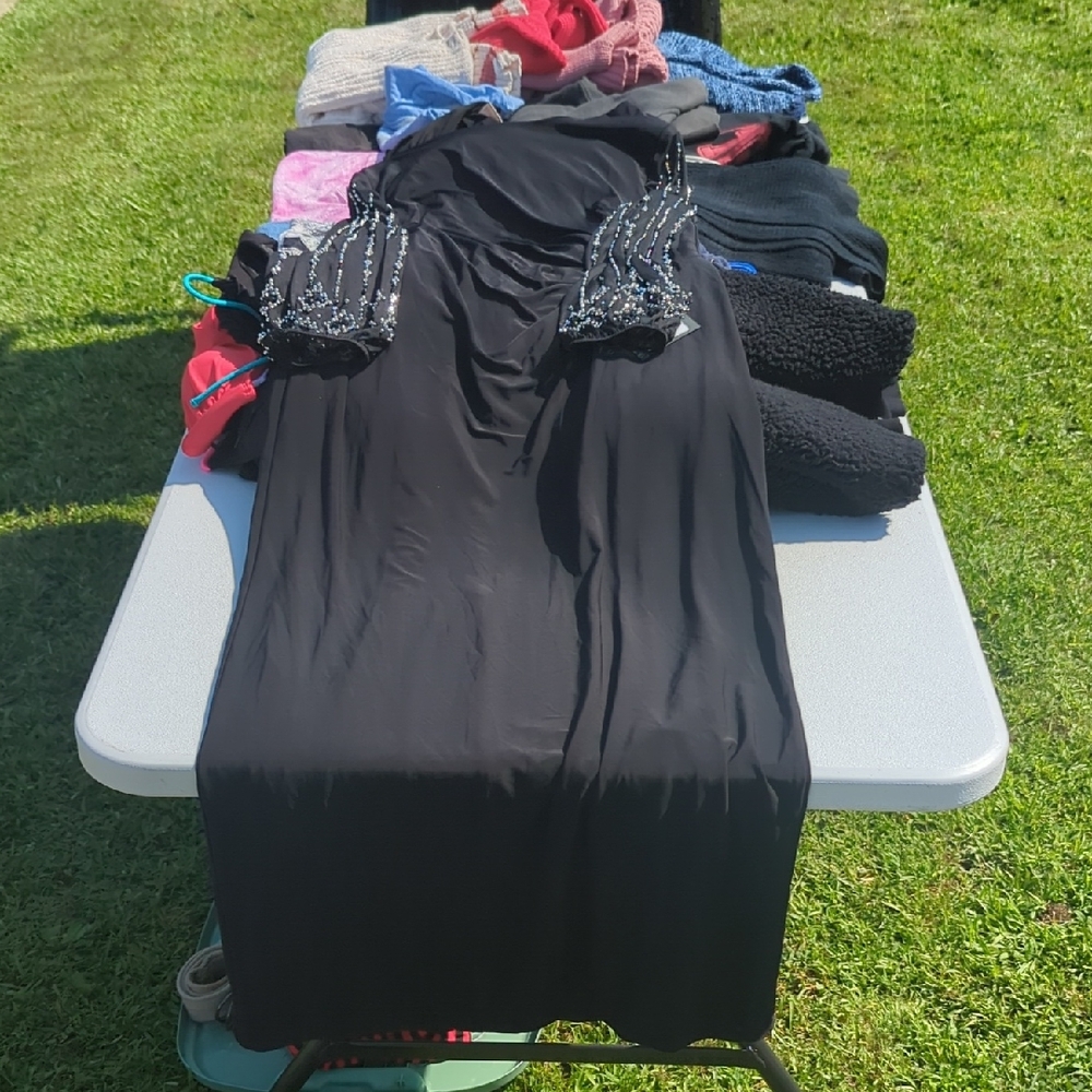 MARINA Black Dress with Elegant Design